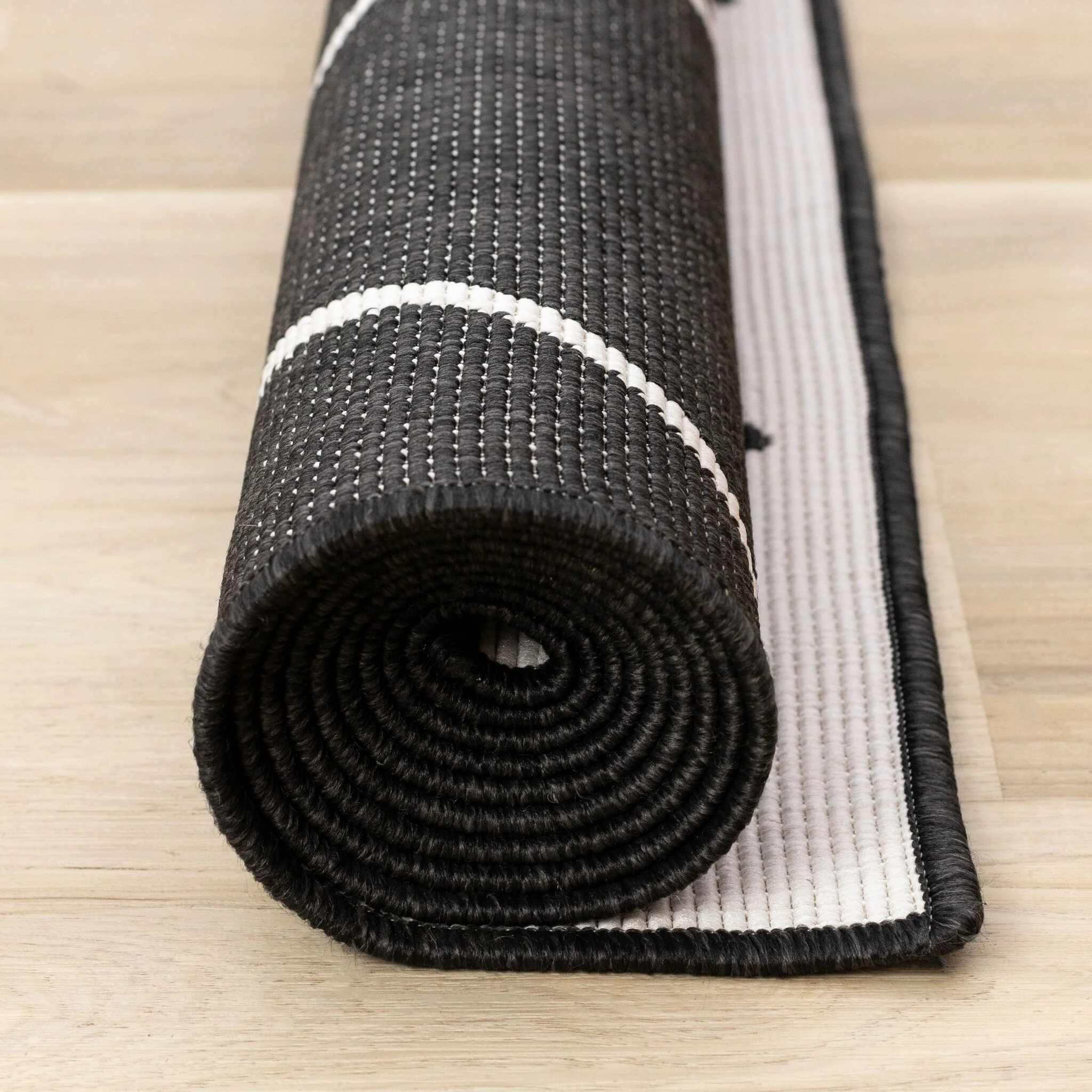 Bristol 6'7" x 9'6" White Black Trellis Reversible Area Rug - White - Image 10