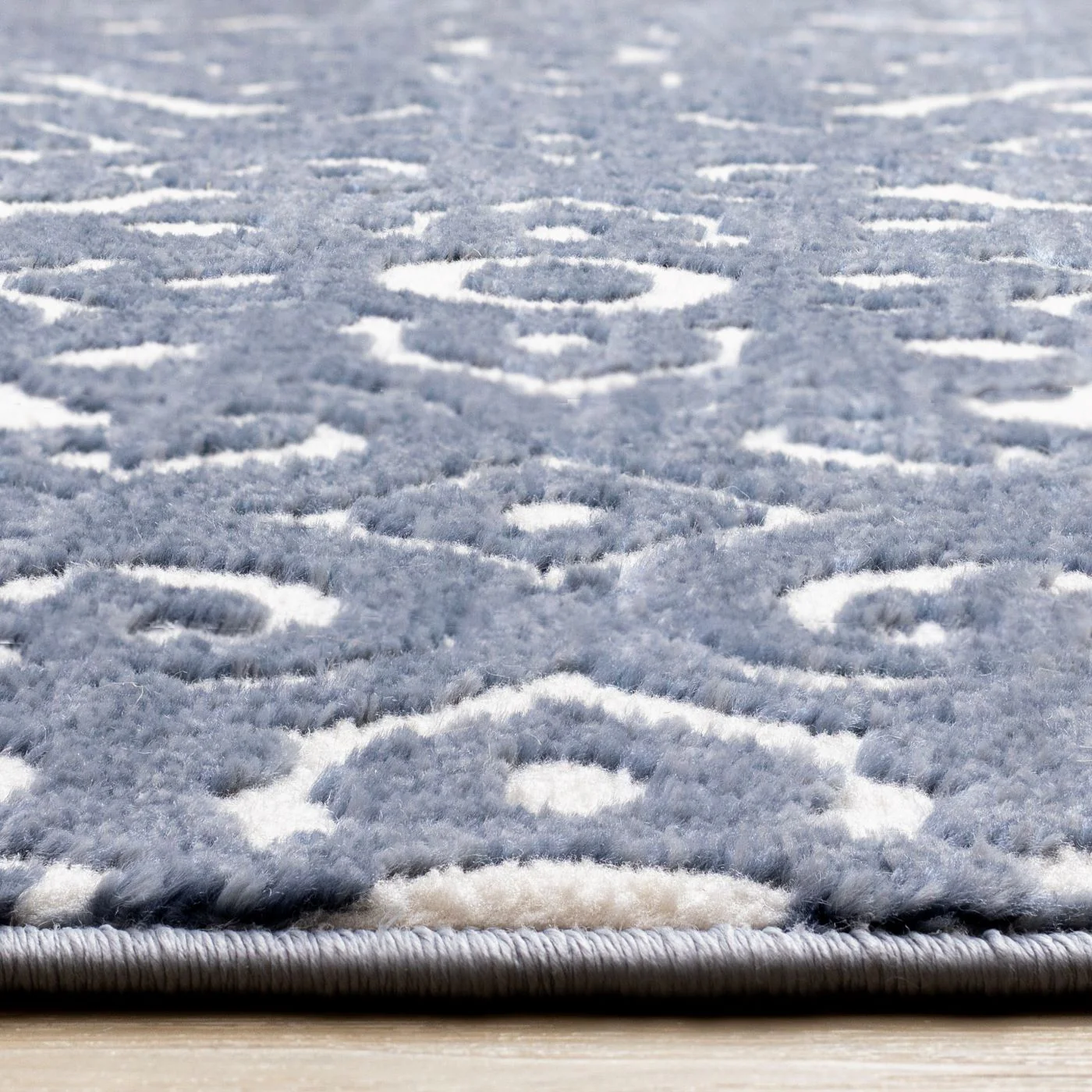 Feeling Connected 5'3" x 7'7" Damask Design Area Rug - Blue - Image 4