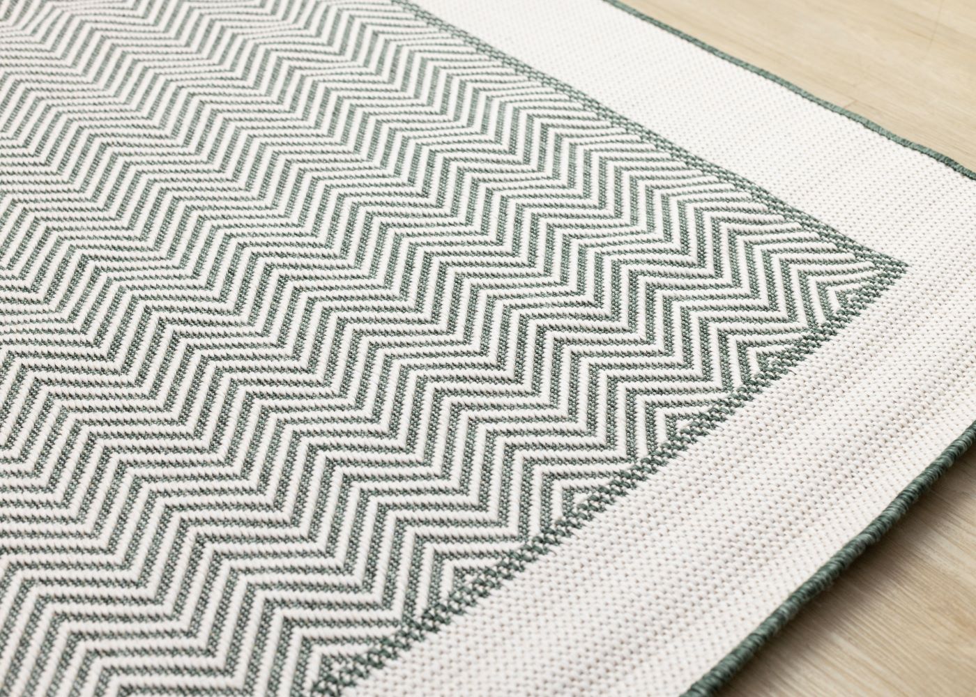Summer Breeze 5'3" x 7'7" Outdoor Chevron Border Rug - Green, White - Image 3