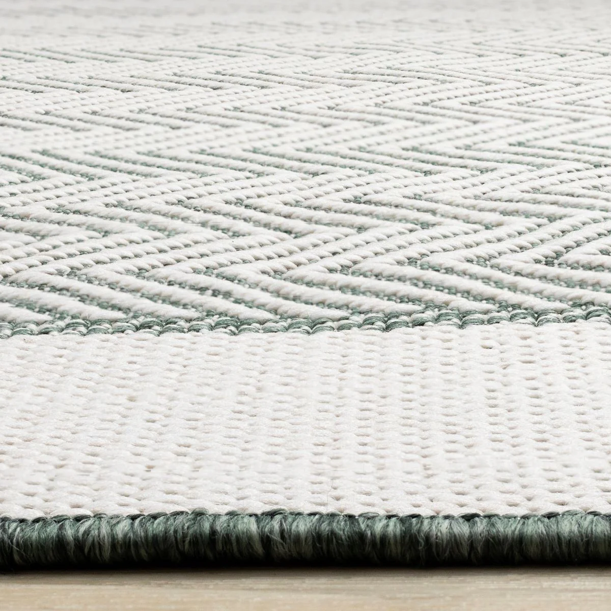 Summer Breeze 5'3" x 7'7" Outdoor Chevron Border Rug - Green, White - Image 7
