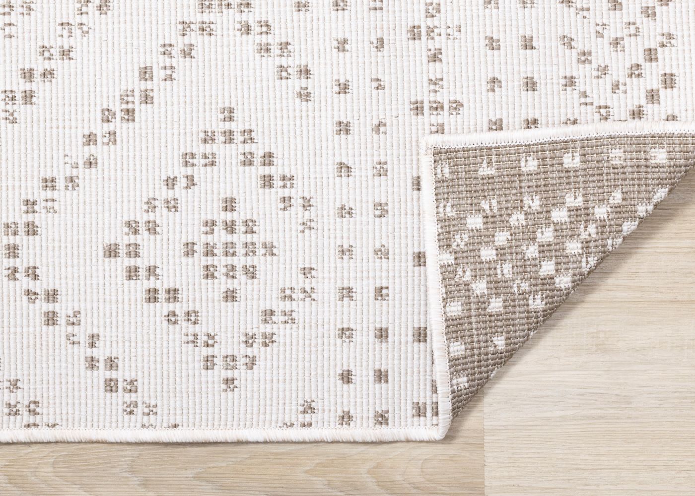 Summer Breeze 5'3" x 7'7" Outdoor Reversible Diamond Pattern - Beige, Cream - Image 5