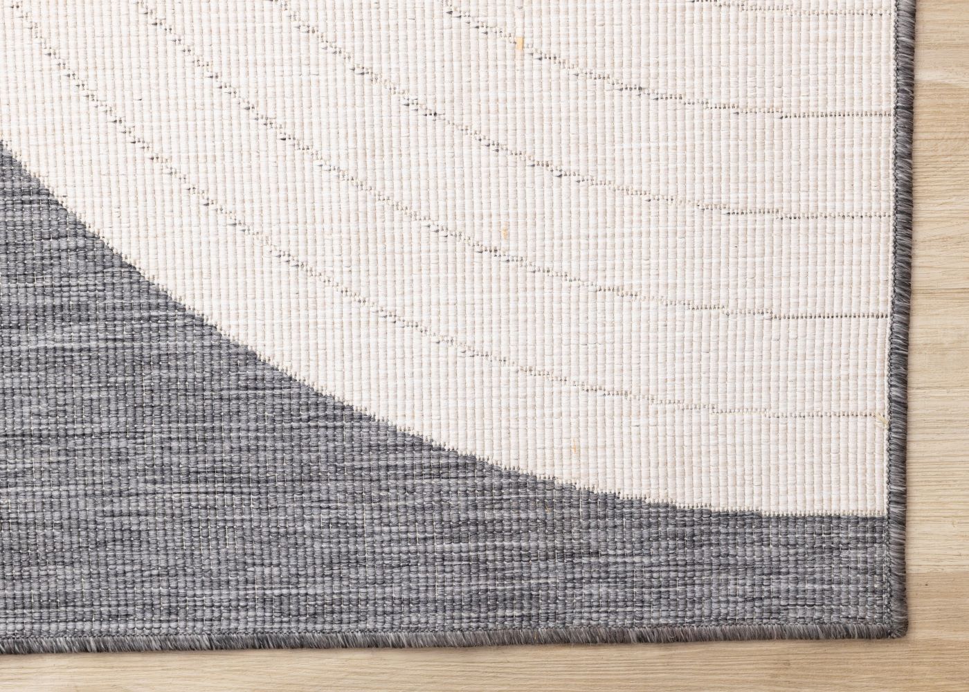 Summer Breeze 5'3" x 7'7" Outdoor Rug Double Arches - Grey, White - Image 4