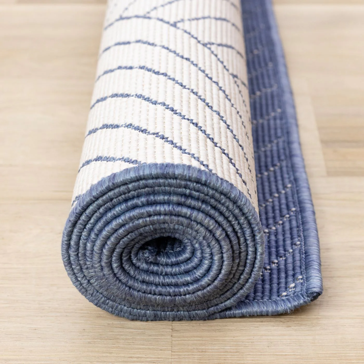 Summer Breeze 5'3" x 7'7" Outdoor Rug Traverse Stripes - Blue, White - Image 9