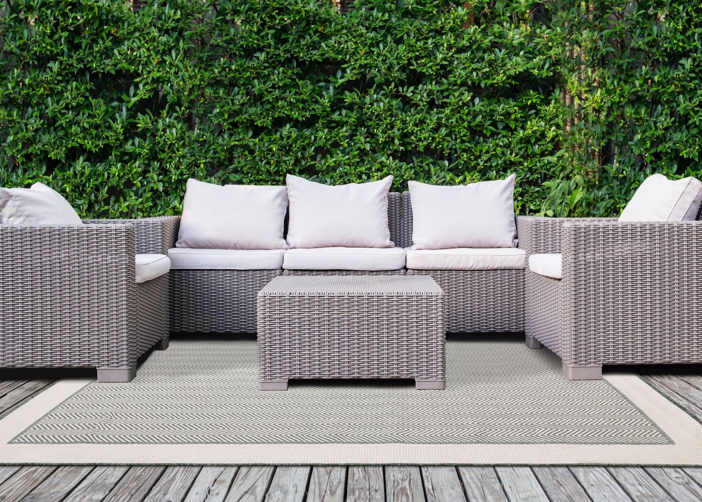 Summer Breeze 6'7" x 9'6" Outdoor Chevron Border Rug - Green, White - Image 2