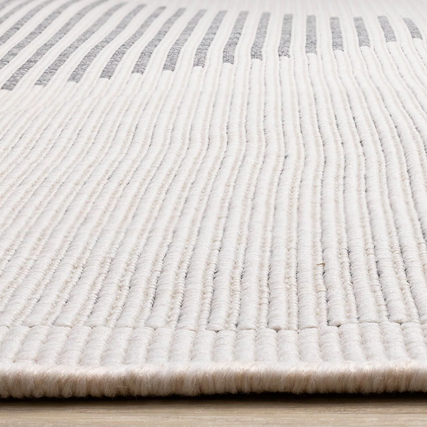 Summer Breeze 6'7" x 9'6" Outdoor Diamond Rug - White, Grey - Image 8