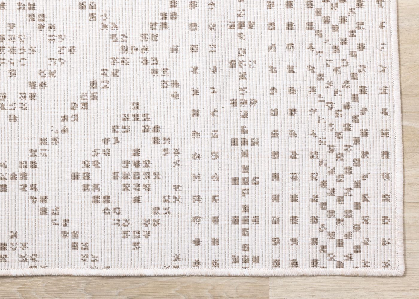 Summer Breeze 6'7" x 9'6" Outdoor Reversible Diamond Pattern - Beige, Cream - Image 4